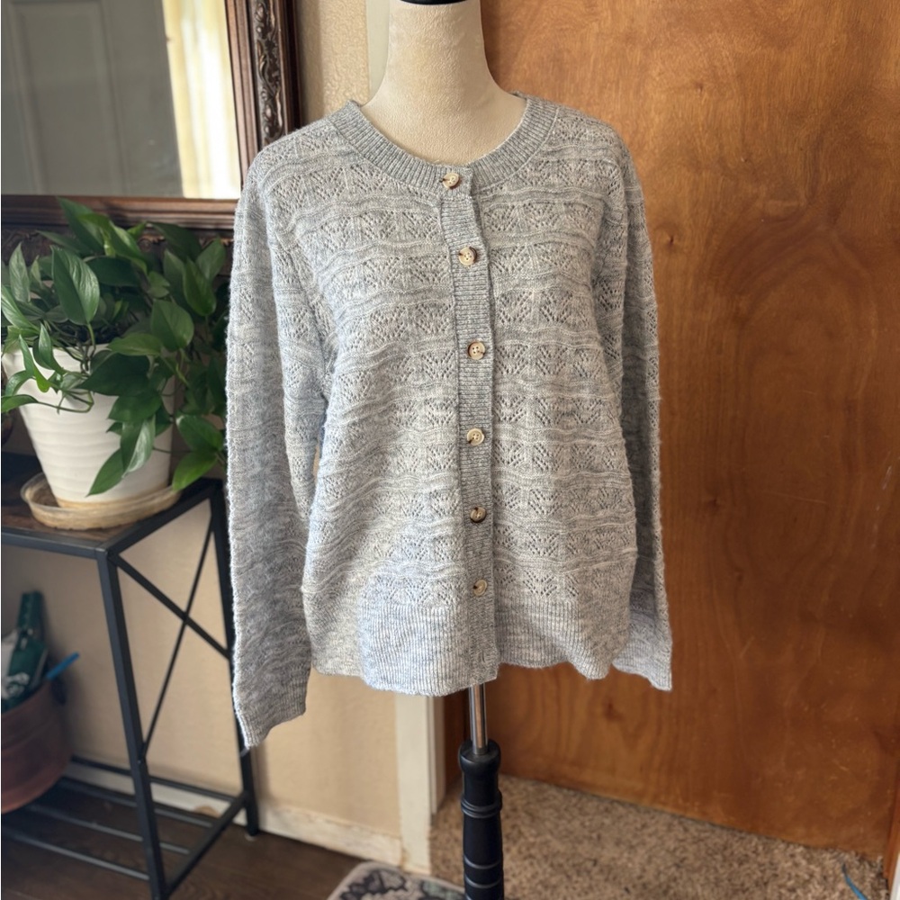 Grey button up sweater 
Women’s size XL
